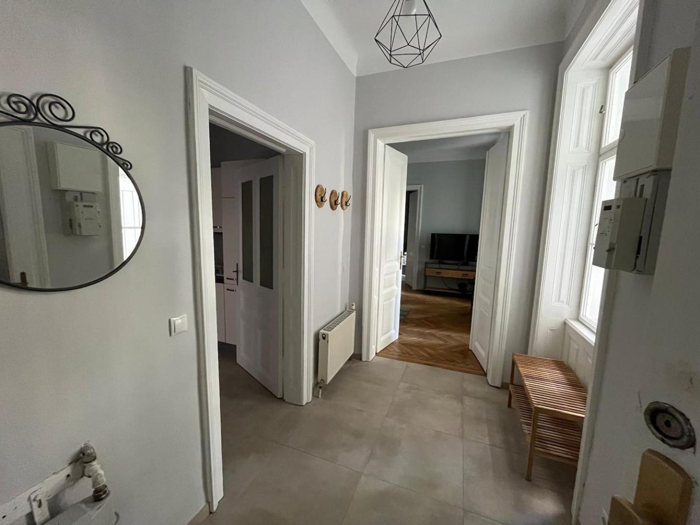 Grosszuegiger Wiener Altbau Gleich Neben Schoenbrunn Luaran gambar