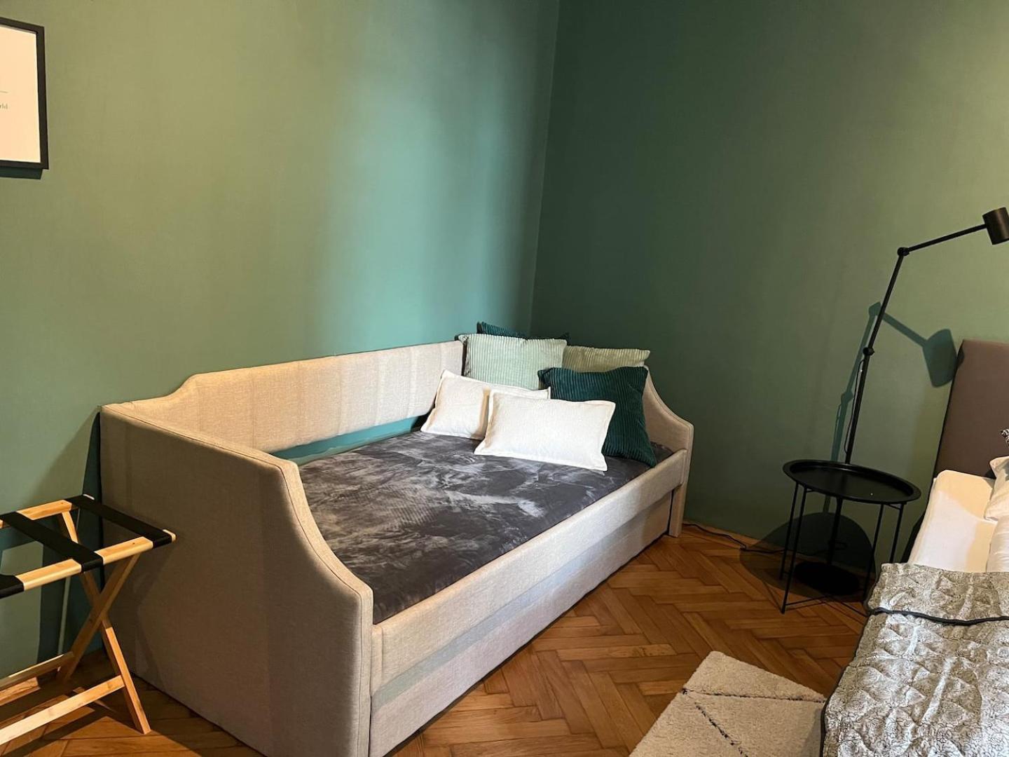 Grosszuegiger Wiener Altbau Gleich Neben Schoenbrunn Luaran gambar