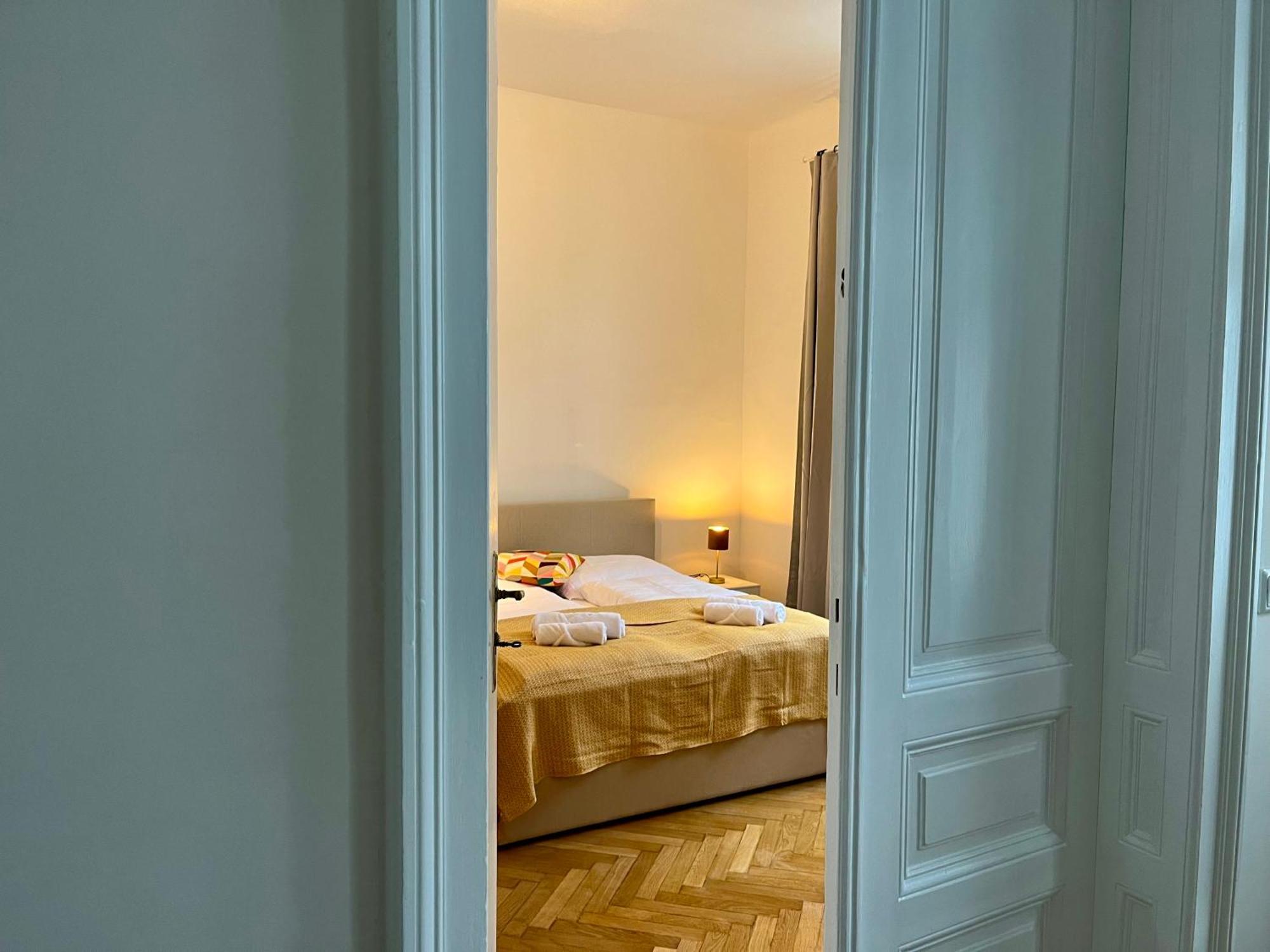 Grosszuegiger Wiener Altbau Gleich Neben Schoenbrunn Luaran gambar
