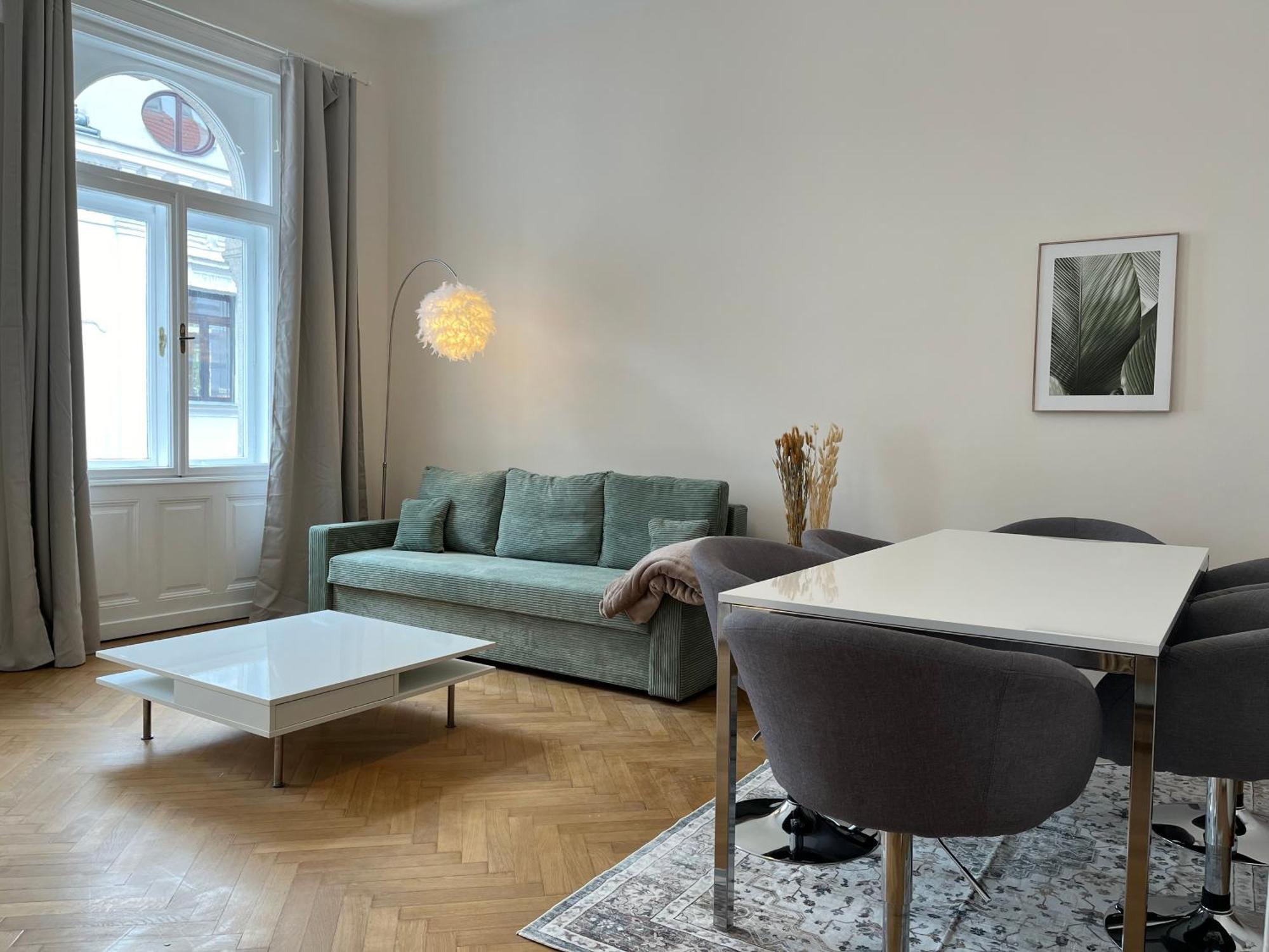 Grosszuegiger Wiener Altbau Gleich Neben Schoenbrunn Luaran gambar