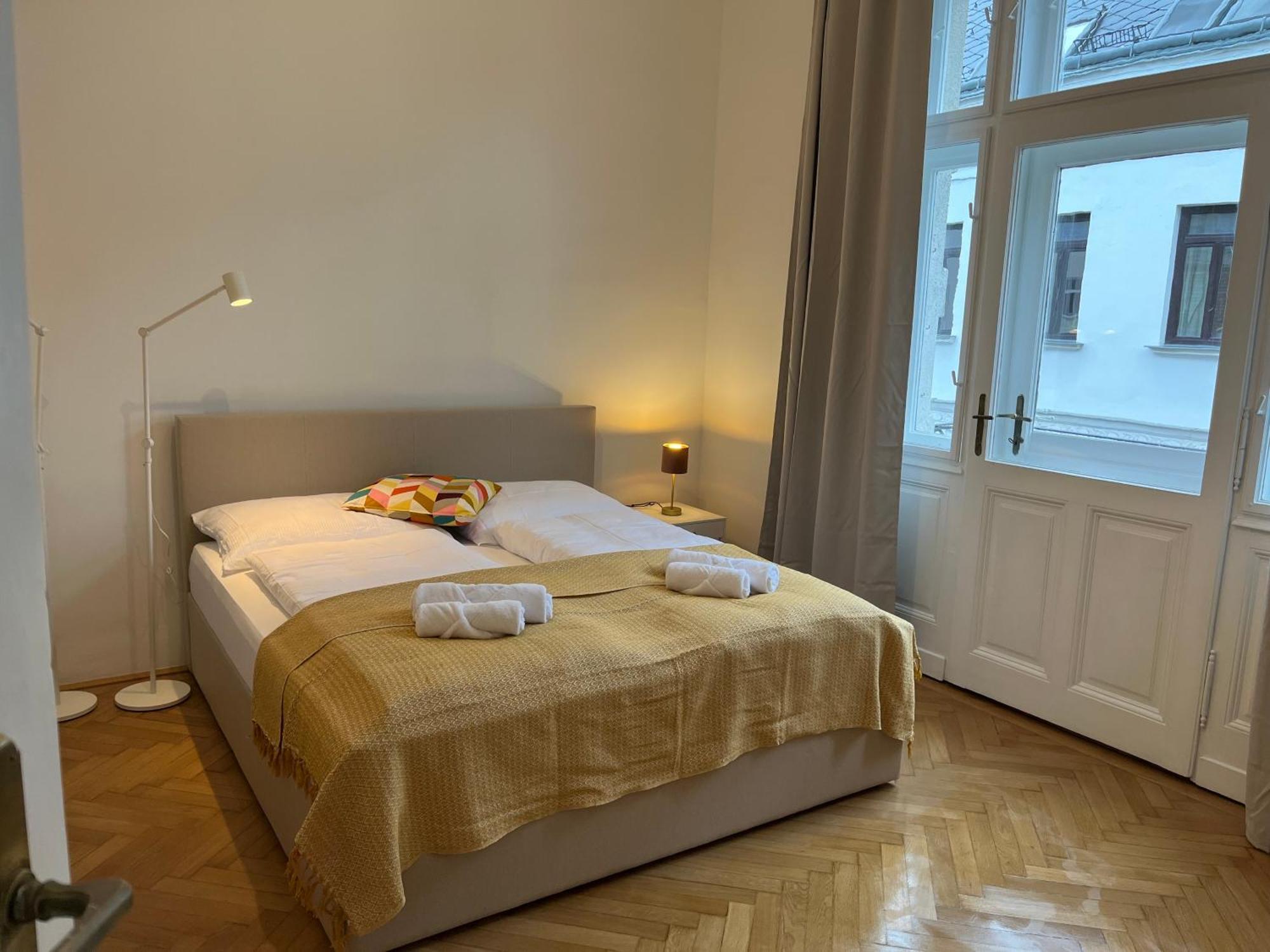 Grosszuegiger Wiener Altbau Gleich Neben Schoenbrunn Luaran gambar
