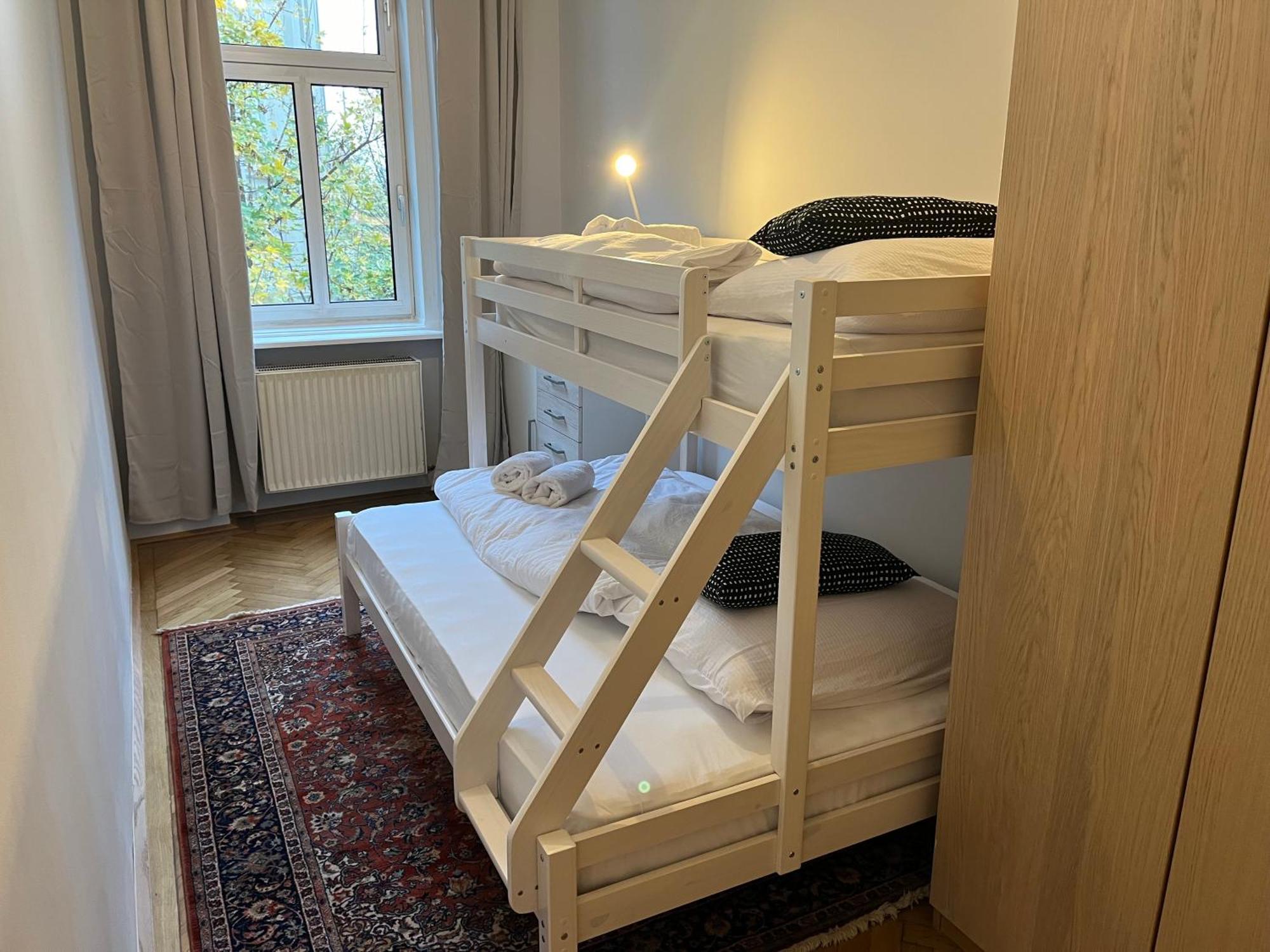 Grosszuegiger Wiener Altbau Gleich Neben Schoenbrunn Luaran gambar